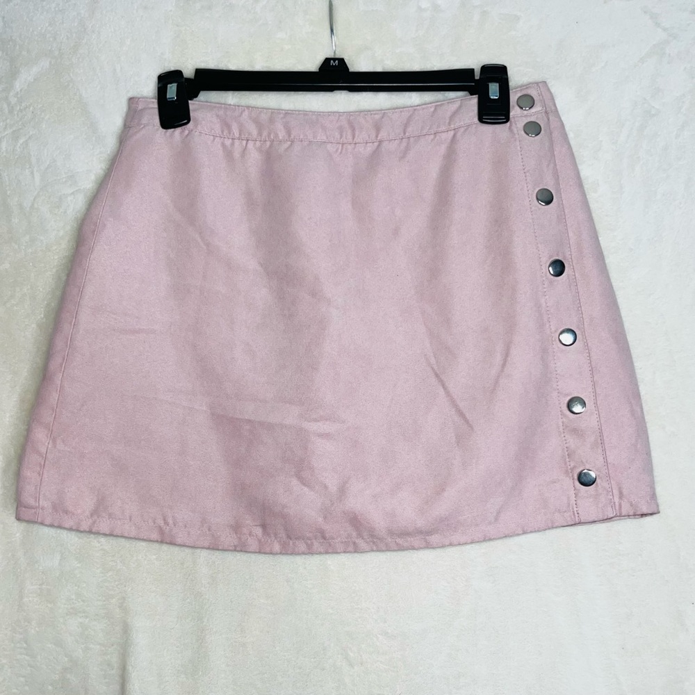 Short size 12 pink skirt. Super soft and stylish.